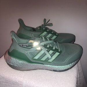 Adidas Ultraboost 21 Size 8.5 Women - lightly used